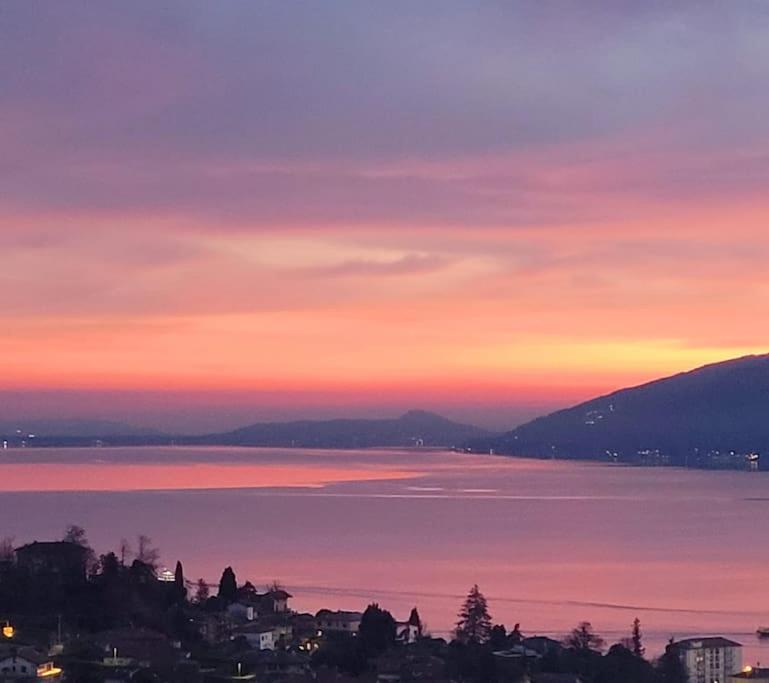 Overlooking Lago Maggiore 베르바니아 외부 사진